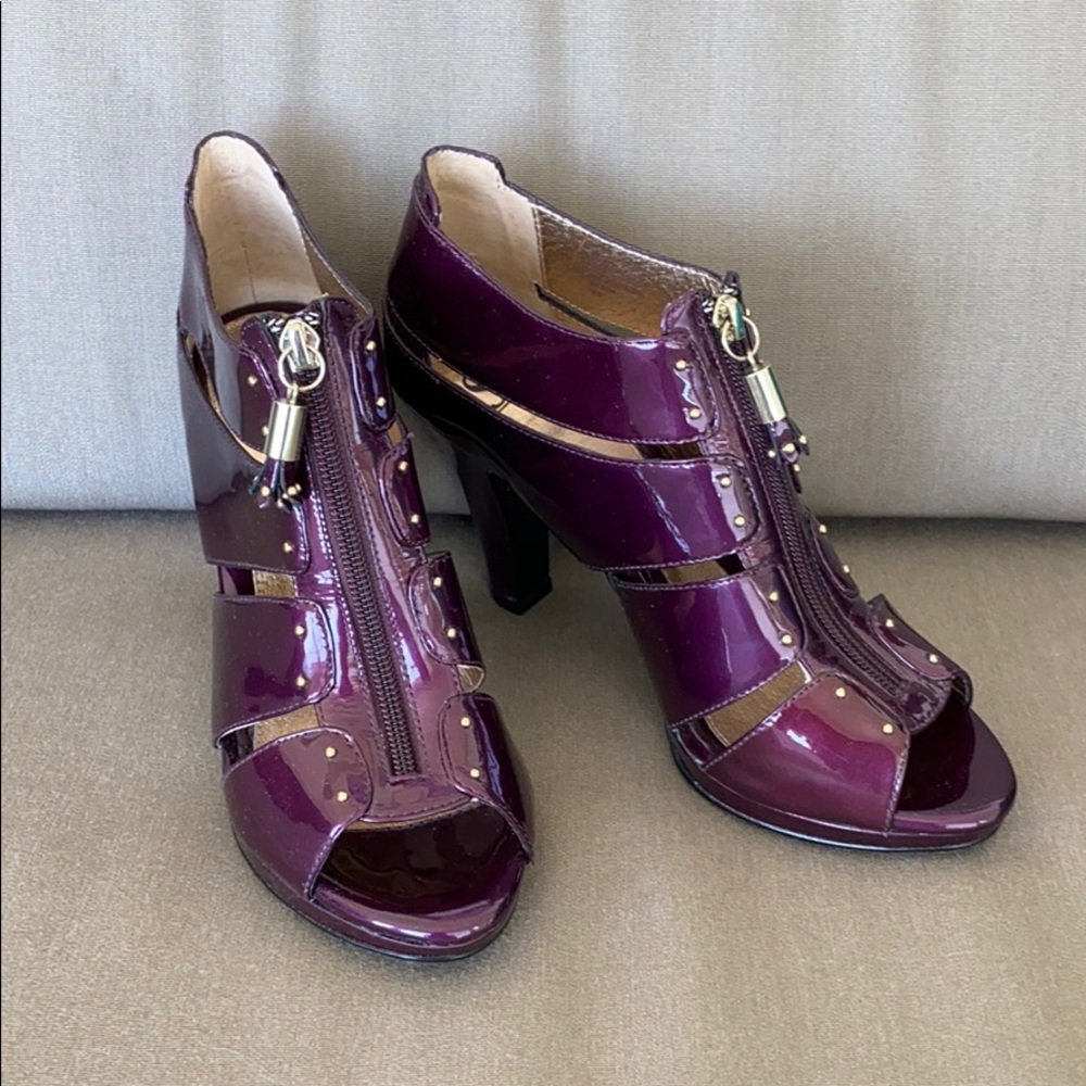NWOT Sofft Purple Patent Leather Heels